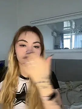 LunaMillie online show from 26, 11, 2025