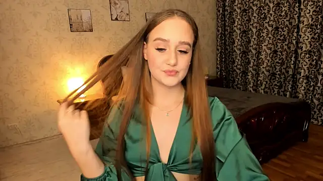 Snapshot of SabrinaCandi chatting on 7, 10, 2025 SabrinaCandi online show from 7, 10, 2025
