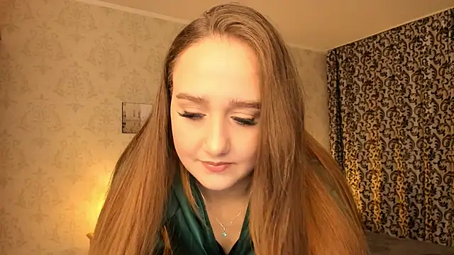Snapshot of SabrinaCandi chatting on 8, 10, 2025 SabrinaCandi online show from 8, 10, 2025