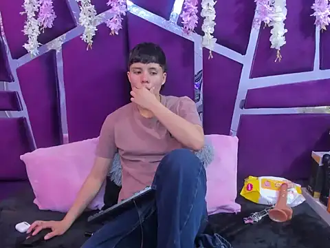 Snapshot of Bruno_Cruzz chatting on 15, 11, 2025 Bruno Cruzz online show from 15, 11, 2025