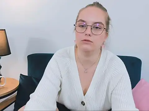 Snapshot of AliceCrazy69 chatting on 18, 9, 2025 AliceCrazy69 online show from 18, 9, 2025