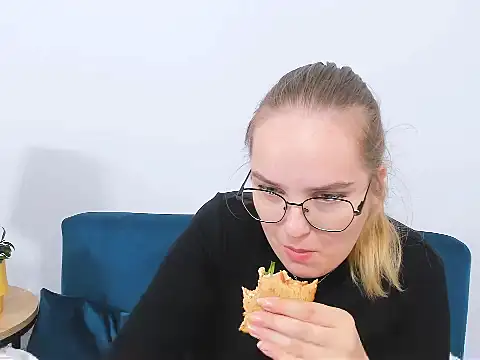 Snapshot of AliceCrazy69 chatting on 6, 10, 2025 AliceCrazy69 online show from 6, 10, 2025