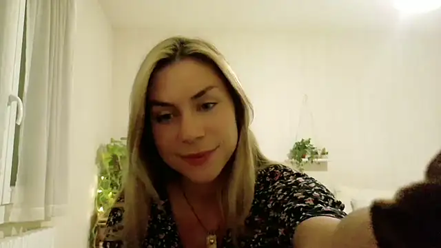 Snapshot of wonderalice31 chatting on 13, 10, 2025 wonderalice31 online show from 13, 10, 2025