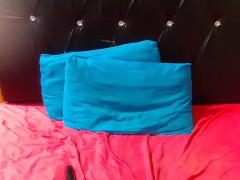 BeverlyQueen14 online show from 4, 10, 2025