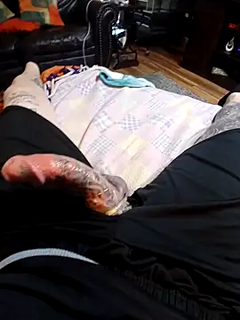 Snapshot of MRTATTWO chatting on 31, 10, 2025 MRTATTWO online show from 31, 10, 2025