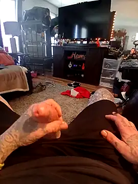 Snapshot of MRTATTWO chatting on 5, 11, 2025 MRTATTWO online show from 5, 11, 2025