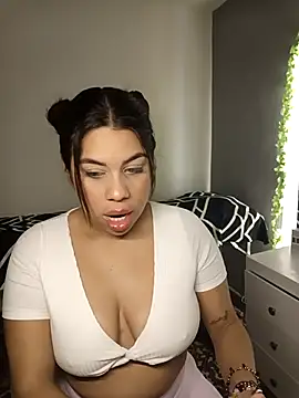 Snapshot of GabyMontenegro chatting on 28, 9, 2025 GabyMontenegro online show from 28, 9, 2025