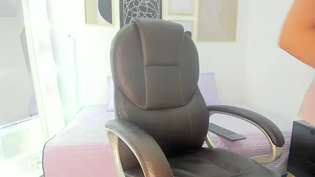 koraline 333 online show from 17, 10, 2025