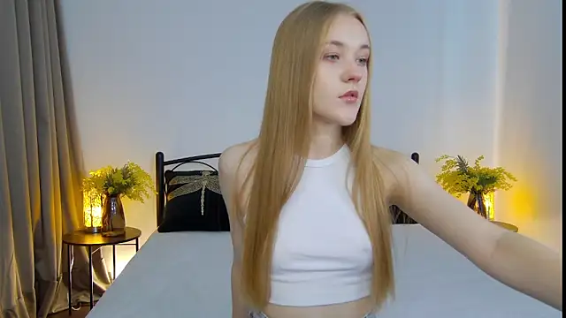 KumiKruz online show from 13, 9, 2025