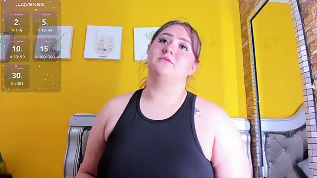 Snapshot of Miiafoox chatting on 8, 9, 2025 Miiafoox online show from 8, 9, 2025