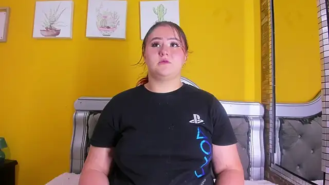 Snapshot of Miiafoox chatting on 10, 9, 2025 Miiafoox online show from 10, 9, 2025