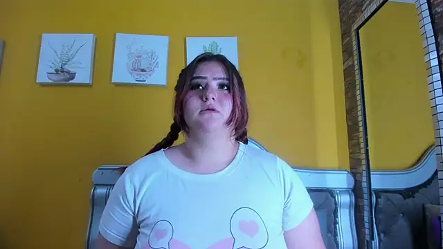 Snapshot of Miiafoox chatting on 11, 9, 2025 Miiafoox online show from 11, 9, 2025