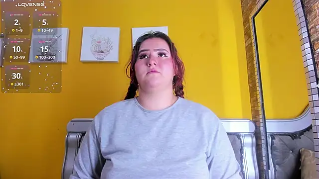 Snapshot of Miiafoox chatting on 12, 9, 2025 Miiafoox online show from 12, 9, 2025