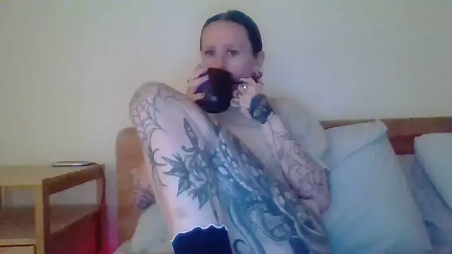 liltiddygoffwaifu online show from 21, 10, 2025