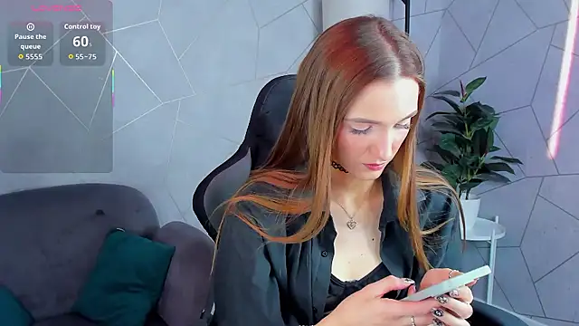 Alisha Green online show from 15, 10, 2025