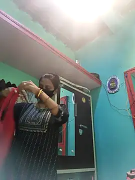 posewith online show from 13, 10, 2025