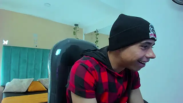 Muscle Scott online show from 1, 12, 2025