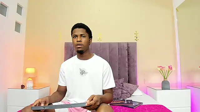 Snapshot of Kiaraa_y_Her_Crazy chatting on 23, 5, 2026 Kiaraa y Her Crazy online show from 23, 5, 2026