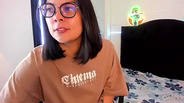 LolaXXXperience online show from 17, 9, 2025