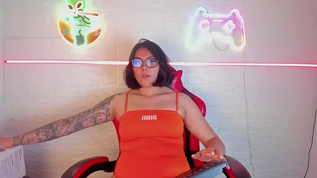 LolaXXXperience online show from 15, 11, 2025