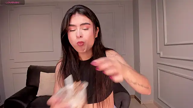 LucyWeiss  online show from 6, 10, 2025