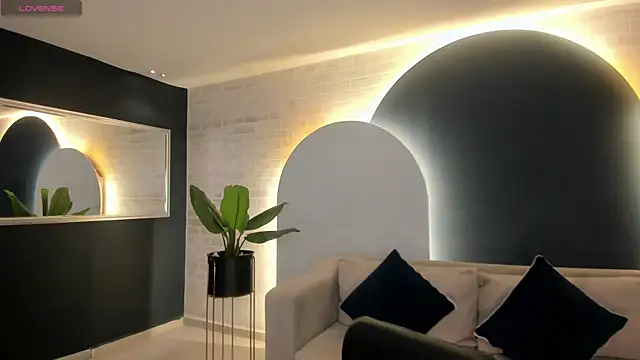 LucyWeiss  online show from 12, 10, 2025