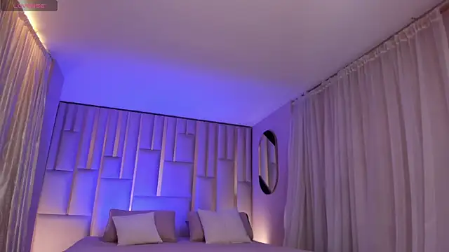 LucyWeiss  online show from 14, 10, 2025