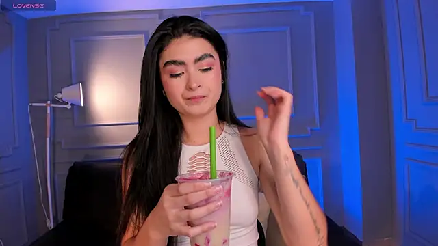 LucyWeiss  online show from 5, 11, 2025