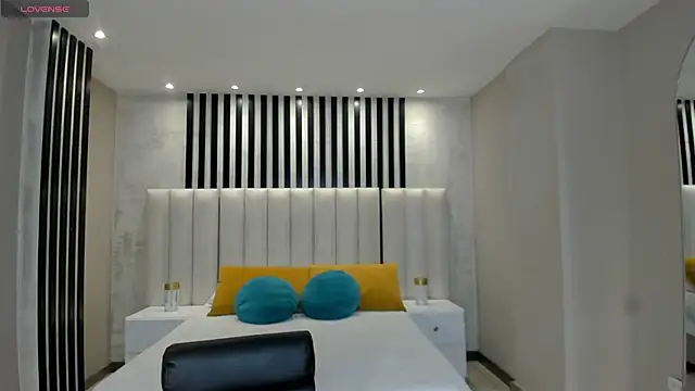 MayaMoretti  online show from 1, 2, 2026