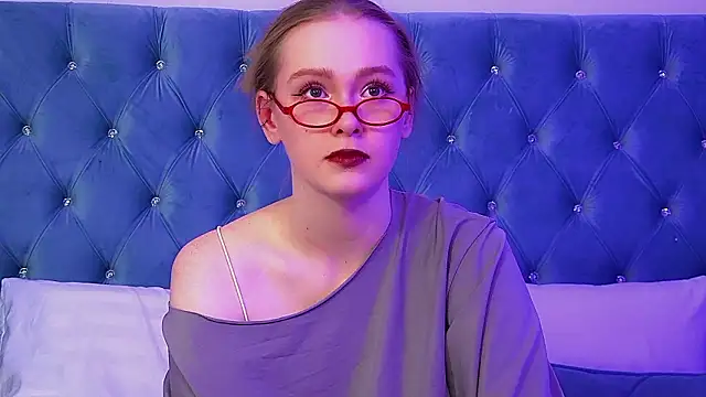 AgataFoxley online show from 4, 3, 2026