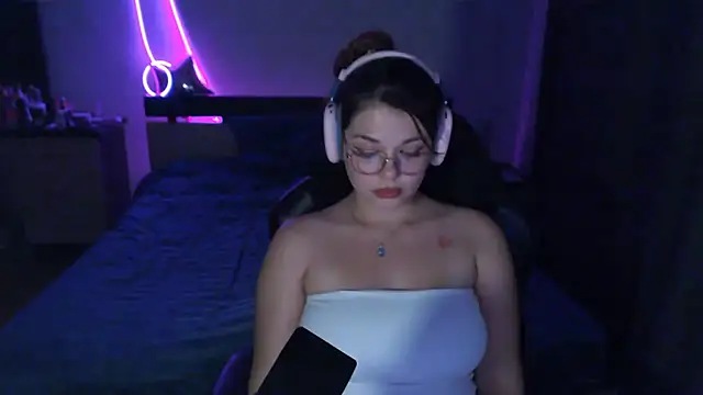 Snapshot of NutsGilmore chatting on 23, 10, 2025 NutsGilmore online show from 23, 10, 2025