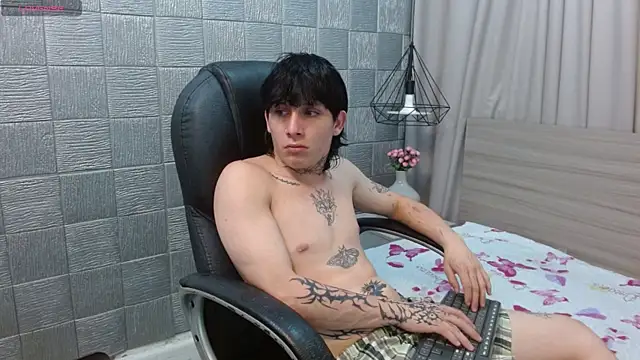 Iantwink18 online show from 2, 12, 2025