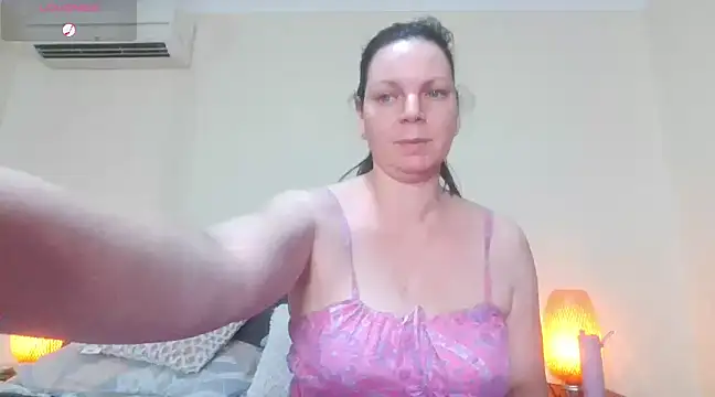 aussiepeaches online show from 6, 3, 2025