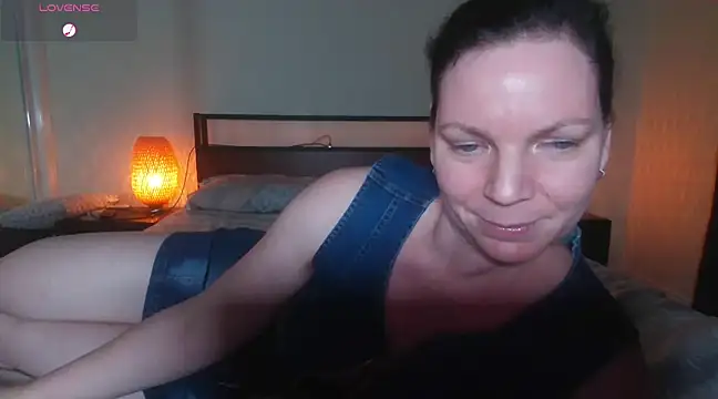 aussiepeaches online show from 10, 3, 2025