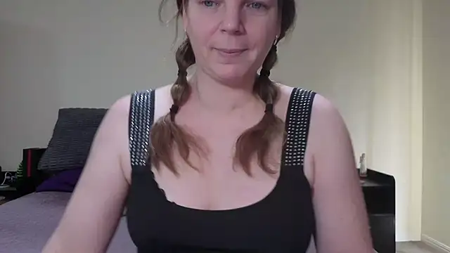 aussiepeaches online show from 10, 2, 2026