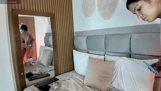 Aliina  Sauvage online show from 23, 11, 2025