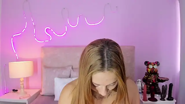 EmaRae1499 online show from 11, 11, 2025