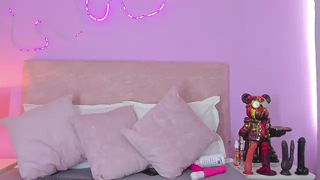 EmaRae1499 online show from 6, 1, 2026