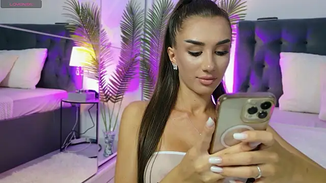 JuliaQuin online show from 14, 9, 2025