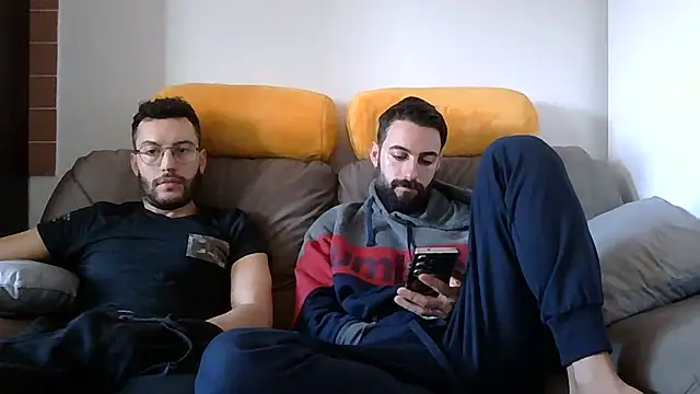 Amicisegreti online show from 17, 2, 2026