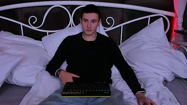 Snapshot of David__Diamond chatting on 19, 9, 2025 David Diamond online show from 19, 9, 2025