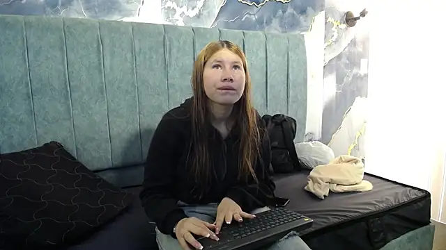 Snapshot of Olivia11_ chatting on 2, 10, 2025 Olivia11 online show from 2, 10, 2025