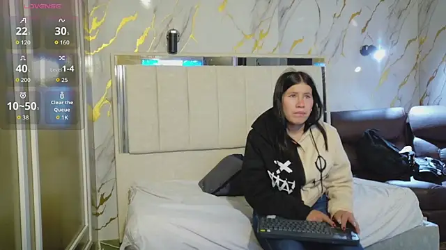 Olivia11  online show from 19, 5, 2026