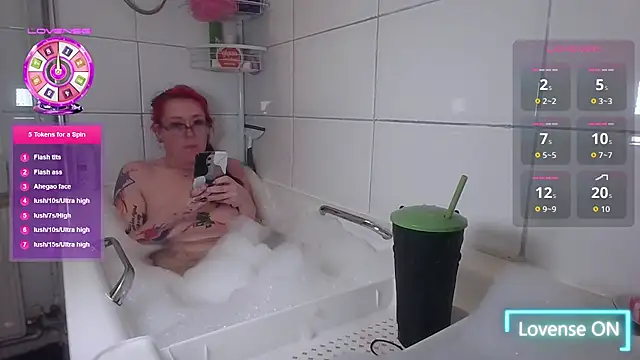 Snapshot of Harley-Moon chatting on 25, 11, 2025 Harley-Moon online show from 25, 11, 2025