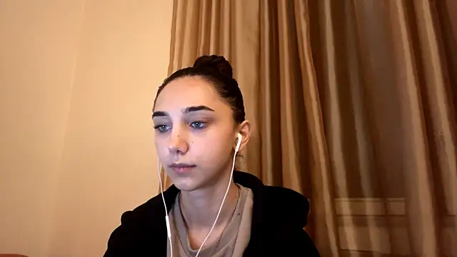 LinaMour online show from 4, 10, 2025