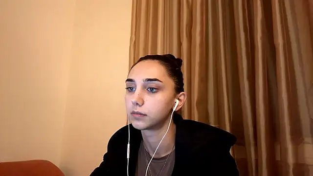 LinaMour online show from 6, 10, 2025