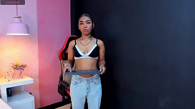 SkylerBloomm online show from 13, 10, 2025