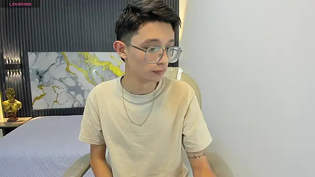 SantiagoRusso18 online show from 14, 9, 2025