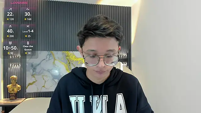 SantiagoRusso18 online show from 10, 10, 2025