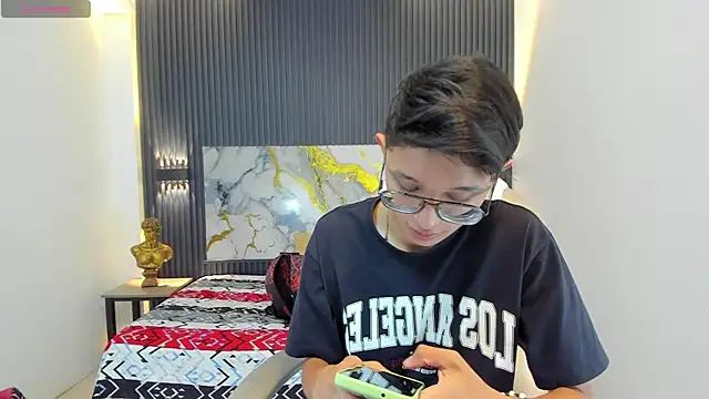 SantiagoRusso18 online show from 20, 12, 2025